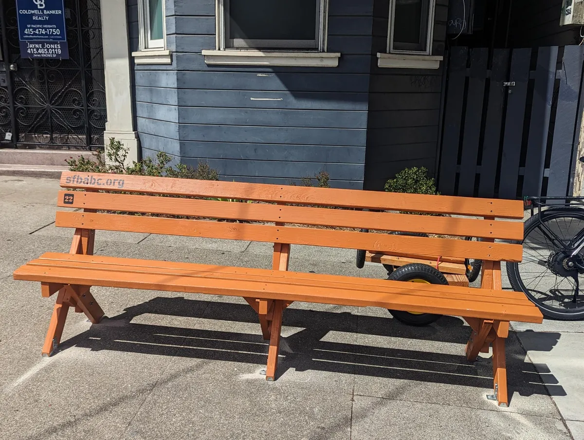 Photo of the bench.