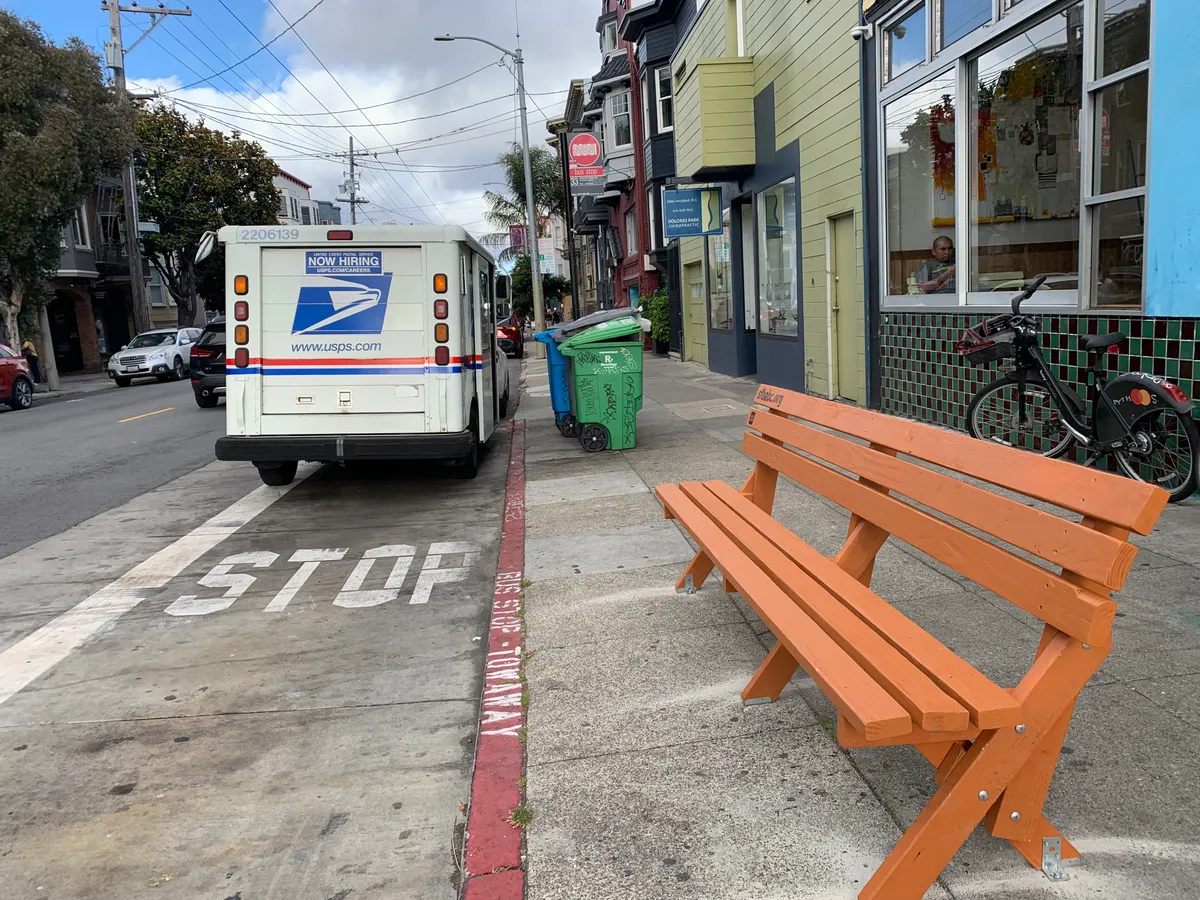 Photo of the bench.