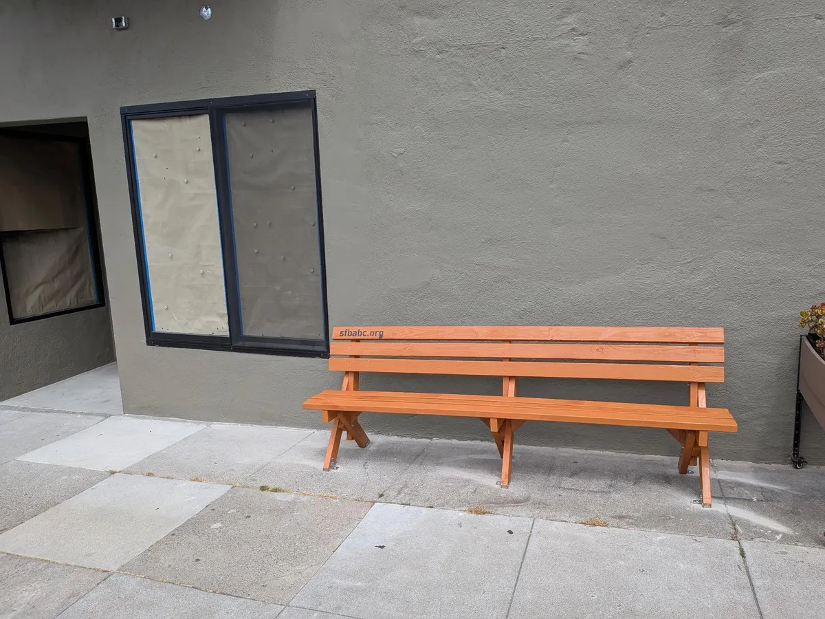 Photo of the bench.