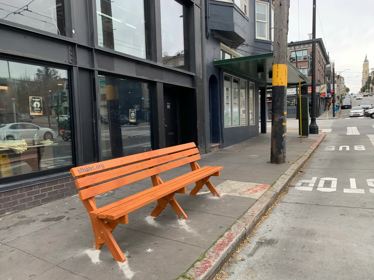 Photo of the bench.
