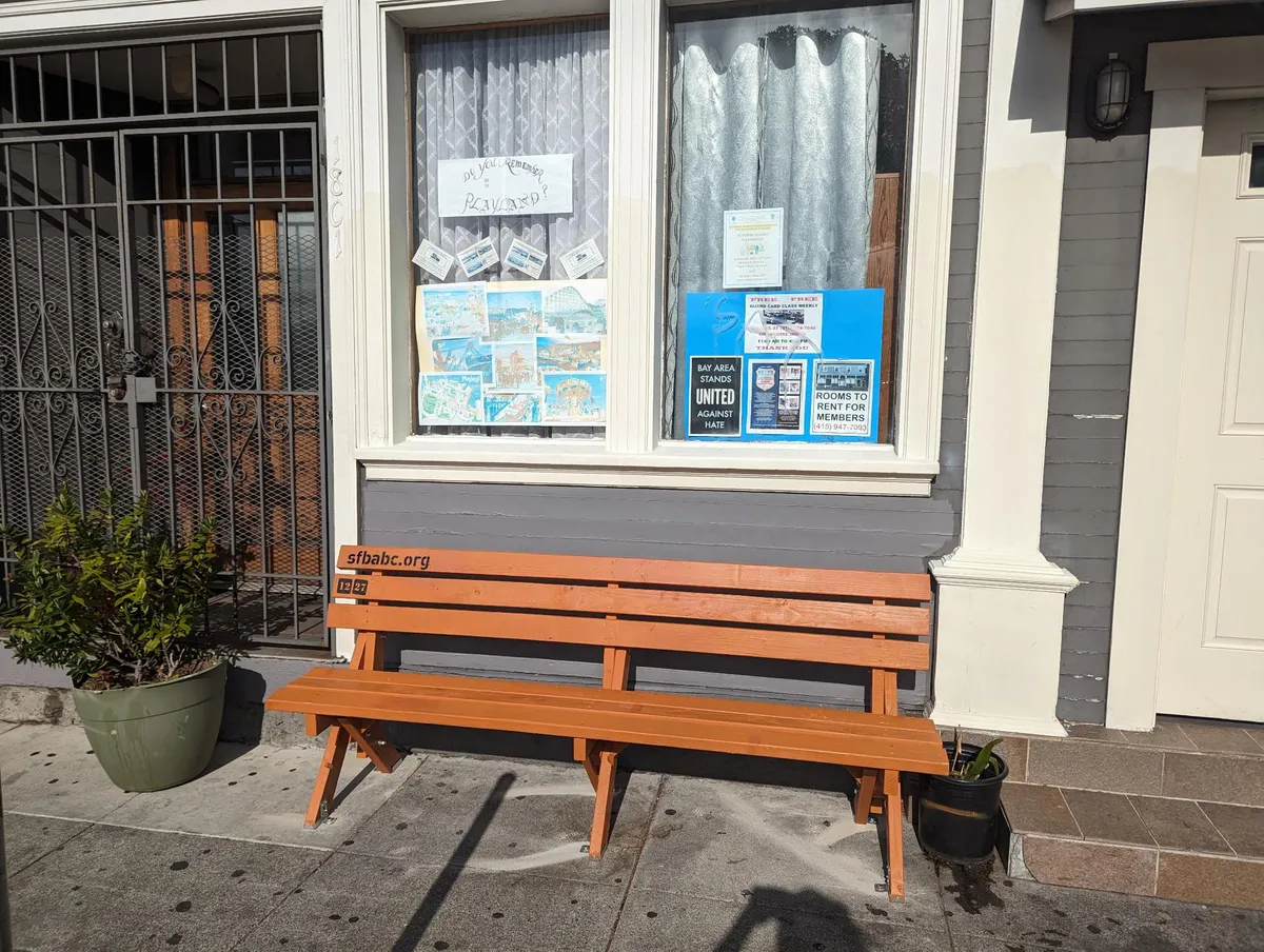 Photo of the bench.