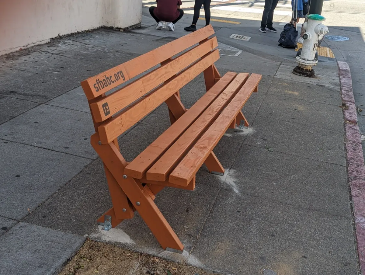 Photo of the bench.