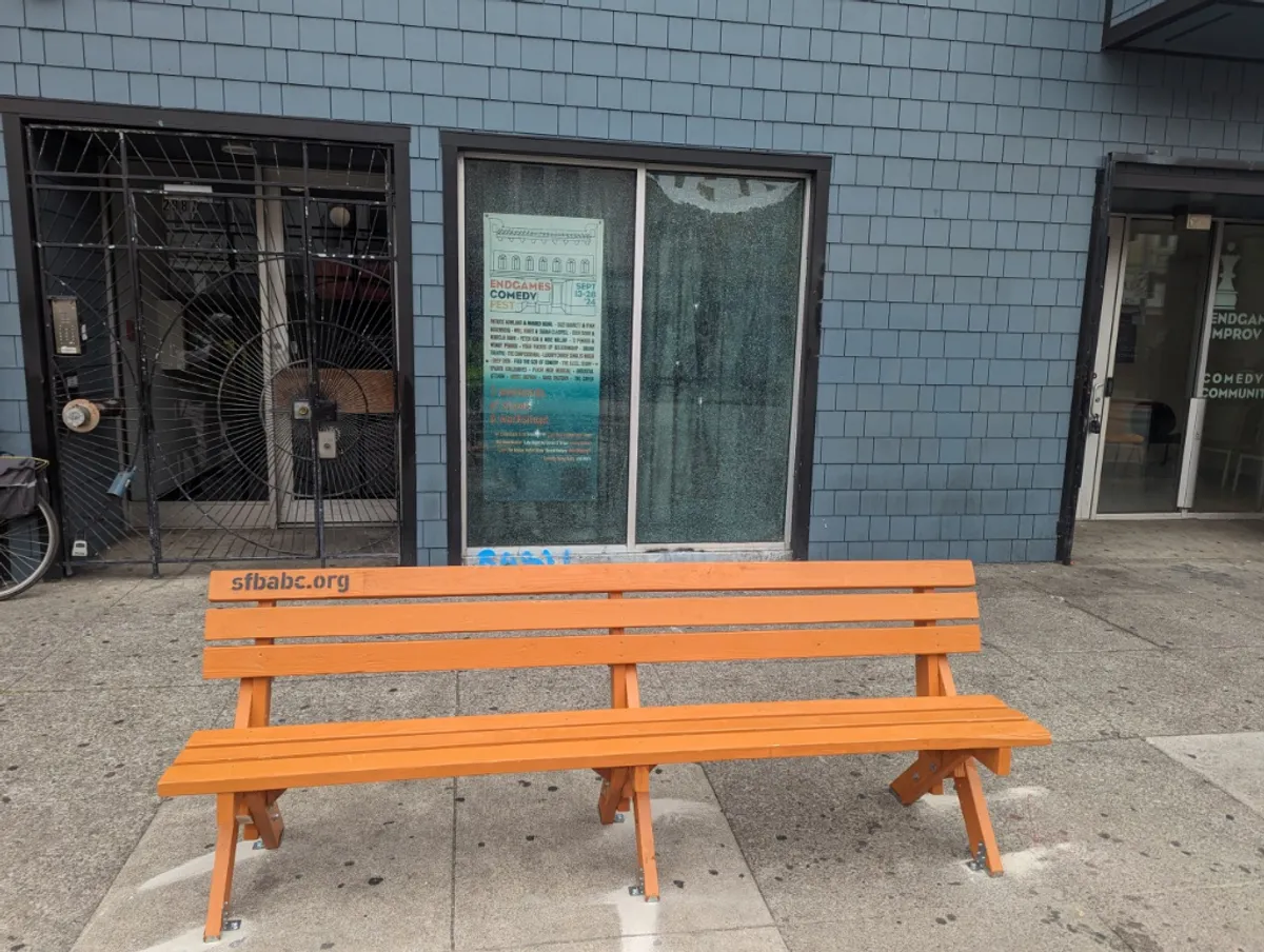 Photo of the bench.