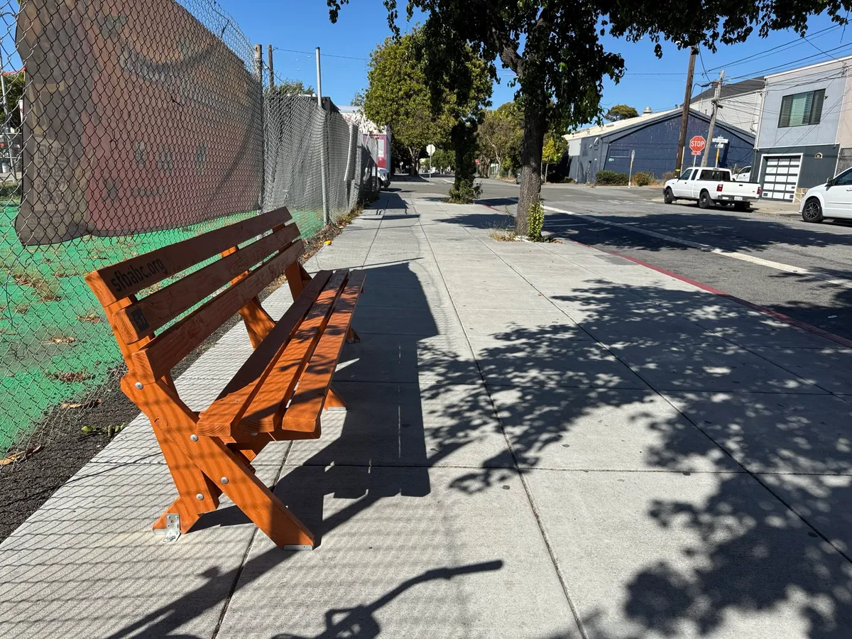 Photo of the bench.