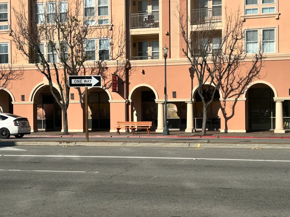 Photo of the bench.