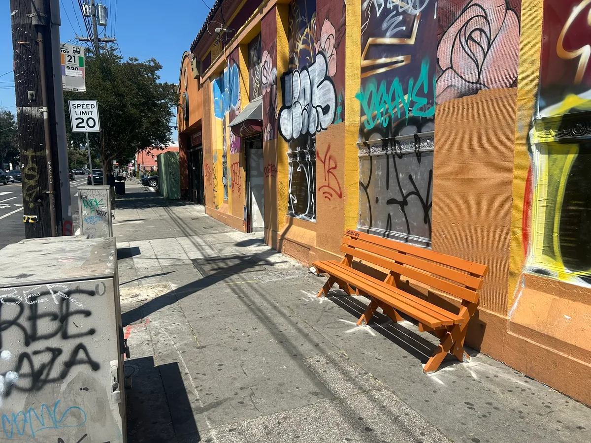 Photo of the bench.
