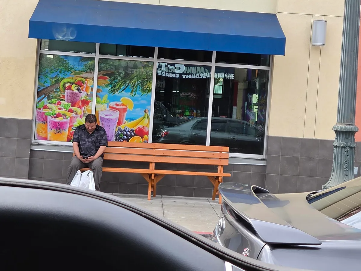 Photo of the bench.