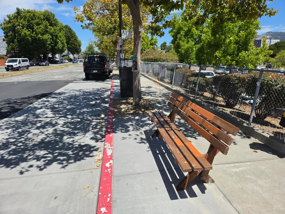Photo of the bench.