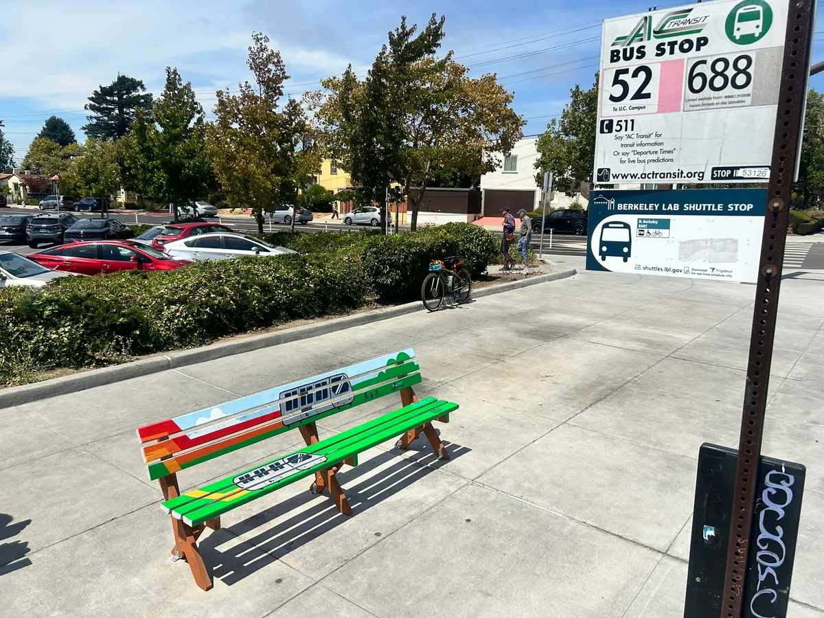 Photo of the bench.