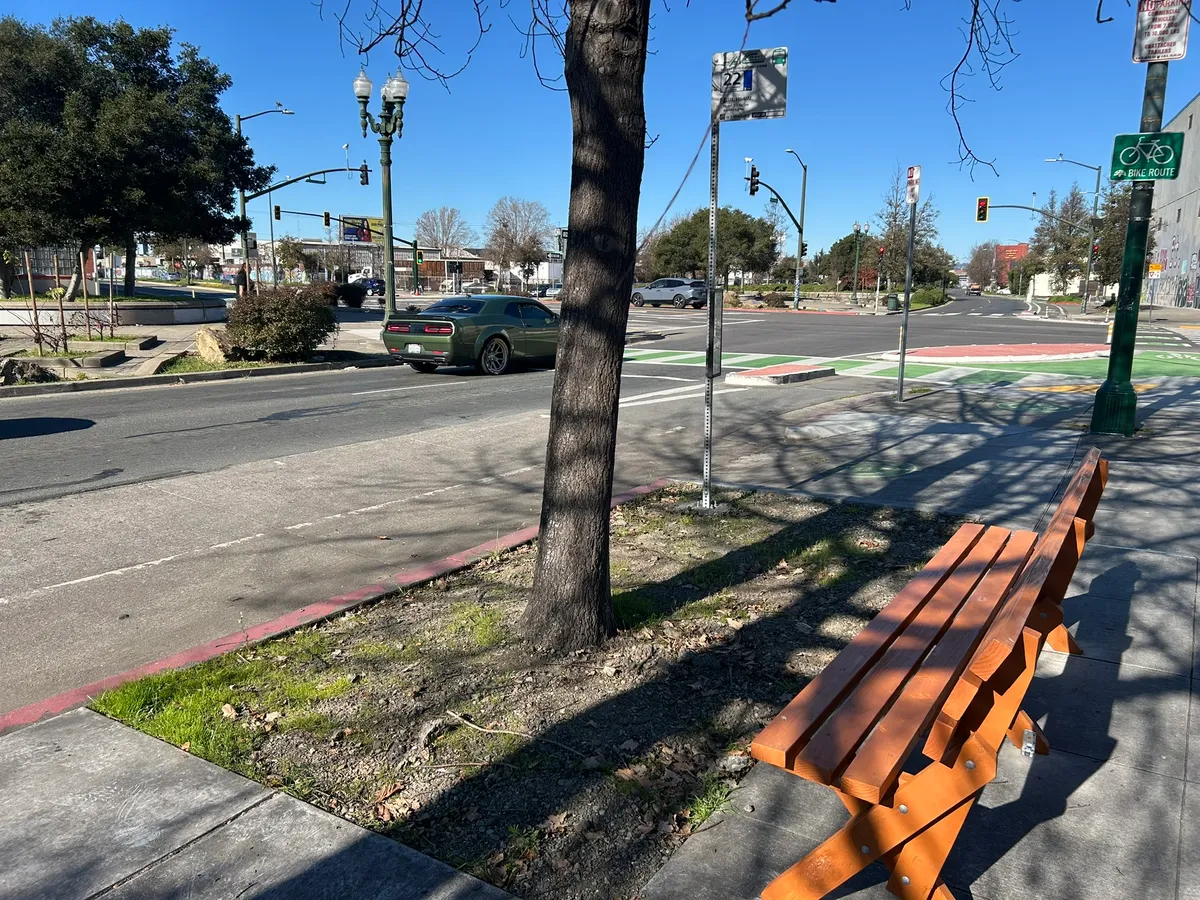 Photo of the bench.