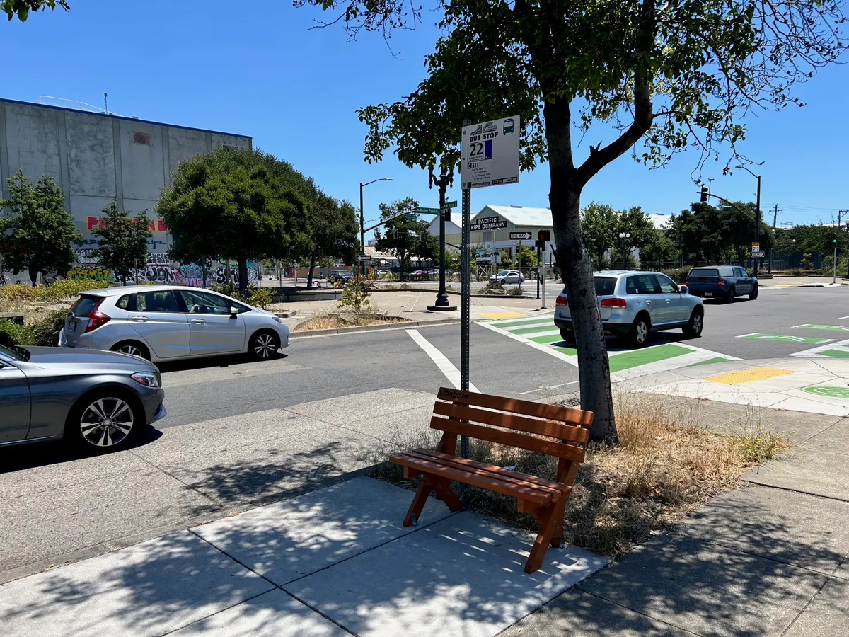 Photo of the bench.