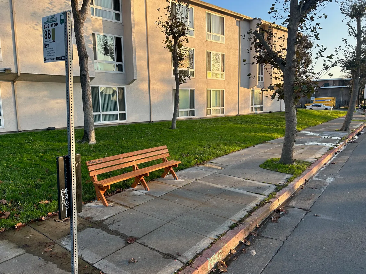 Photo of the bench.
