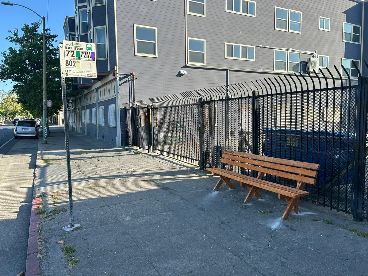 Photo of the bench.