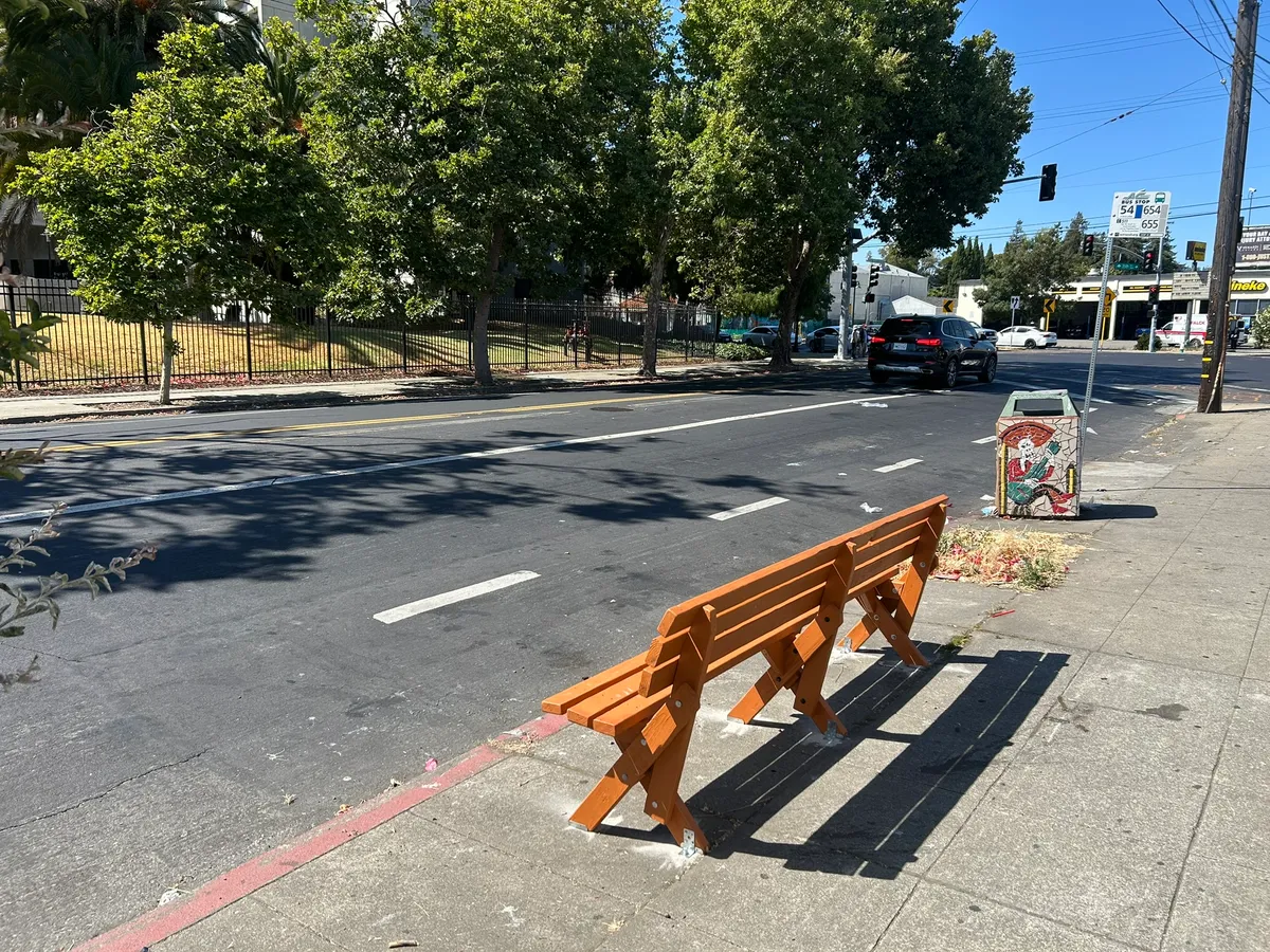Photo of the bench.