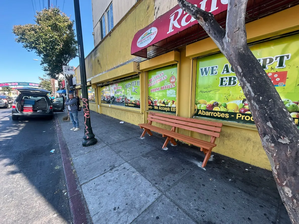 Photo of the bench.