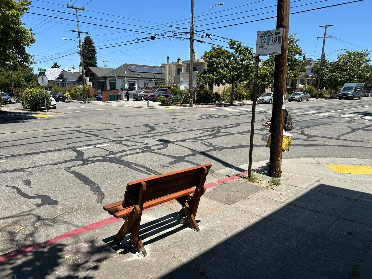 Photo of the bench.