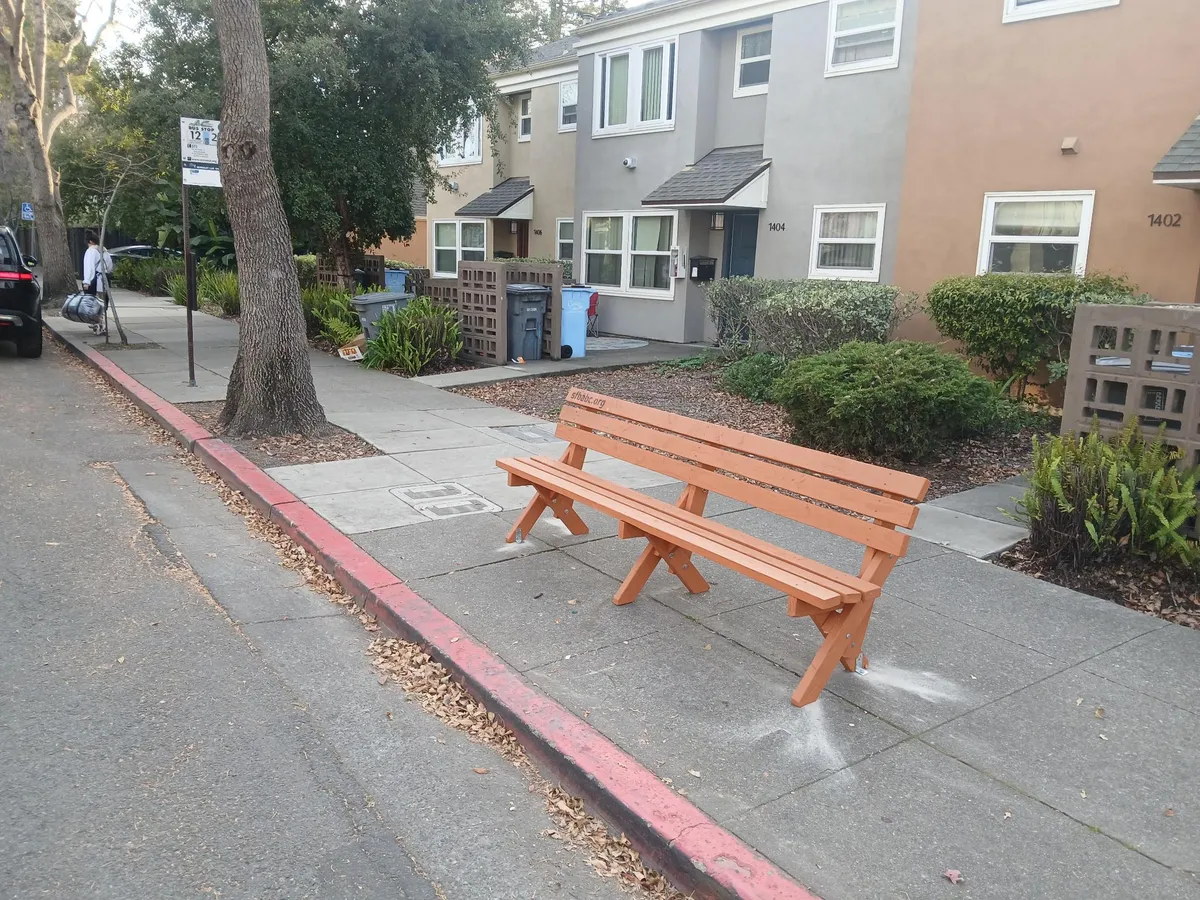 Photo of the bench.