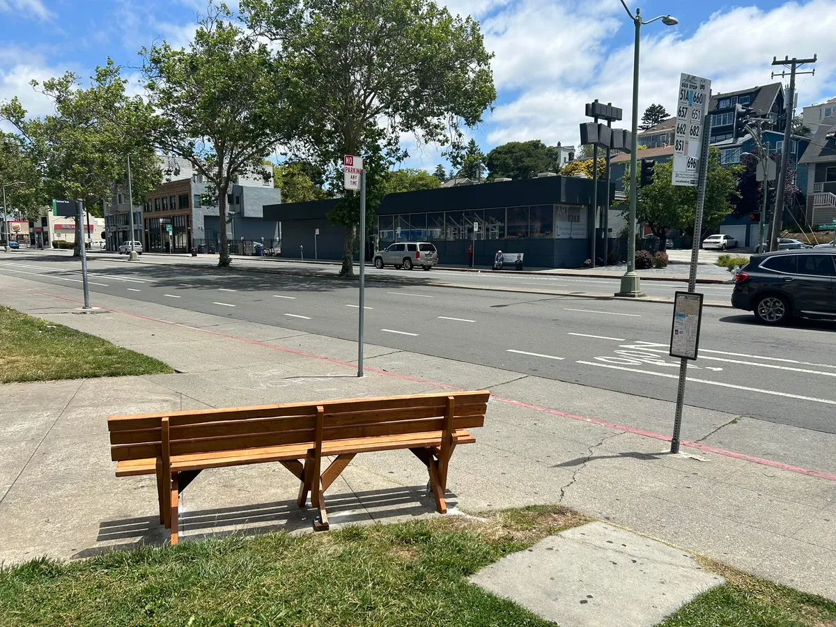 Photo of the bench.