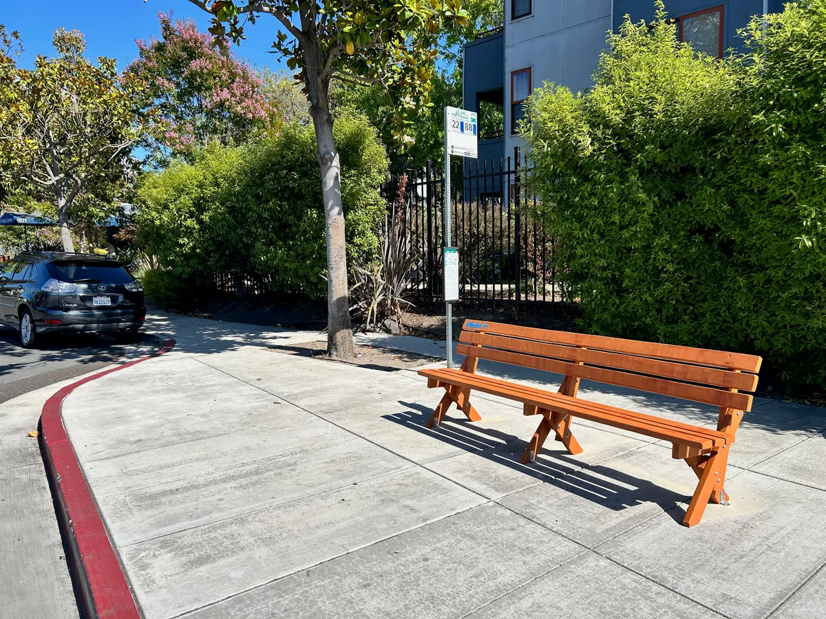 Photo of the bench.