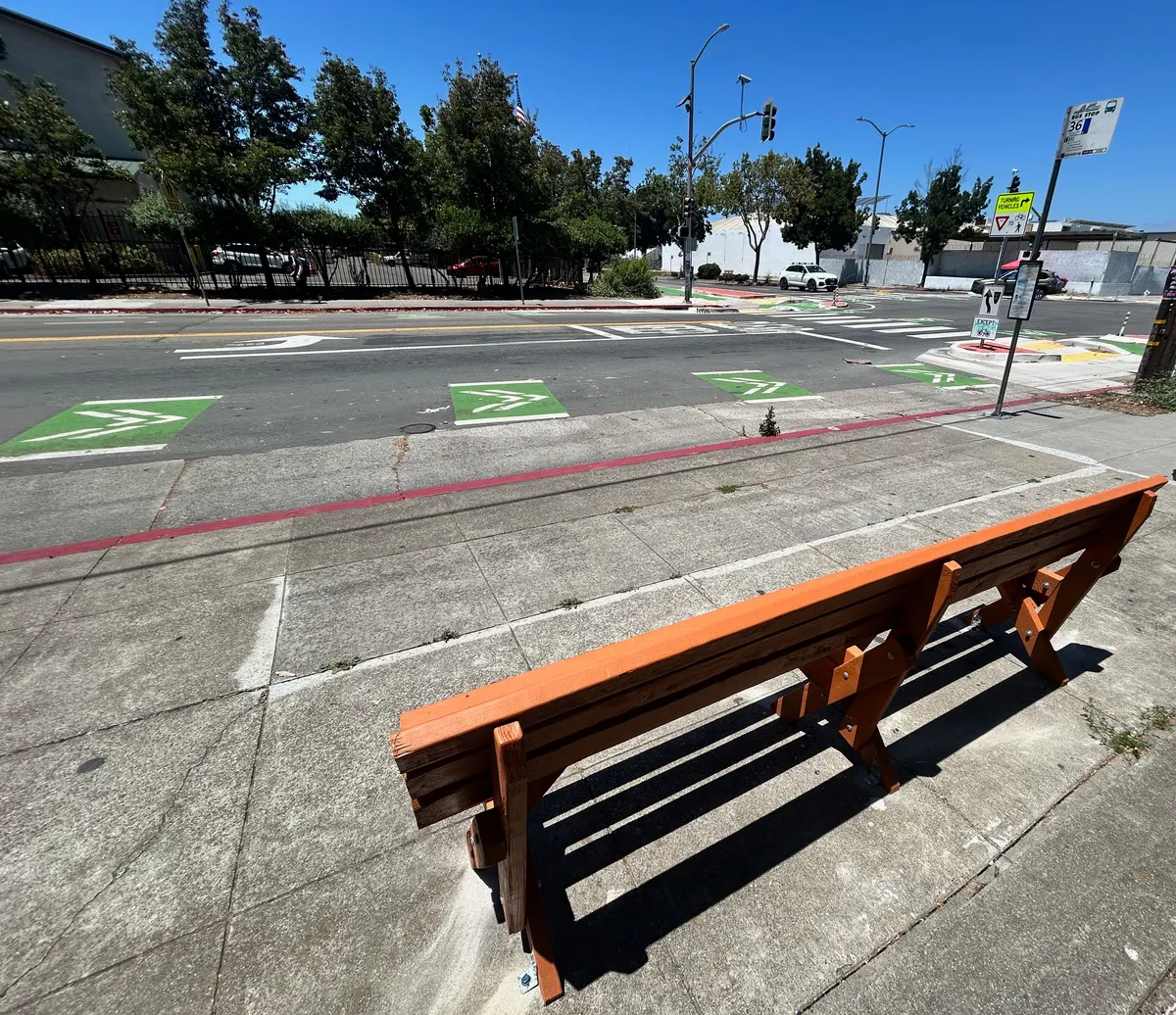Photo of the bench.