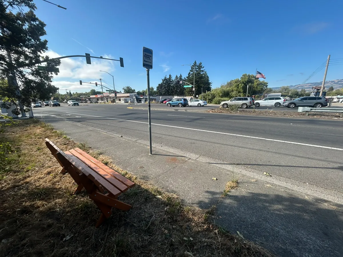 Photo of the bench.