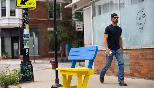 BUSSTOPBENCHES_260911-005.jpg