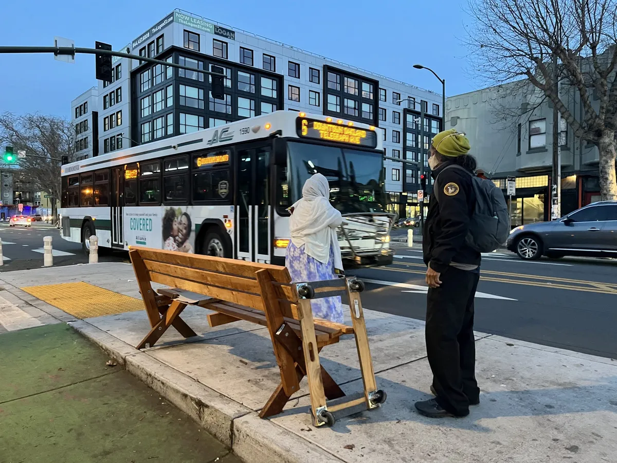Photo of the bench.