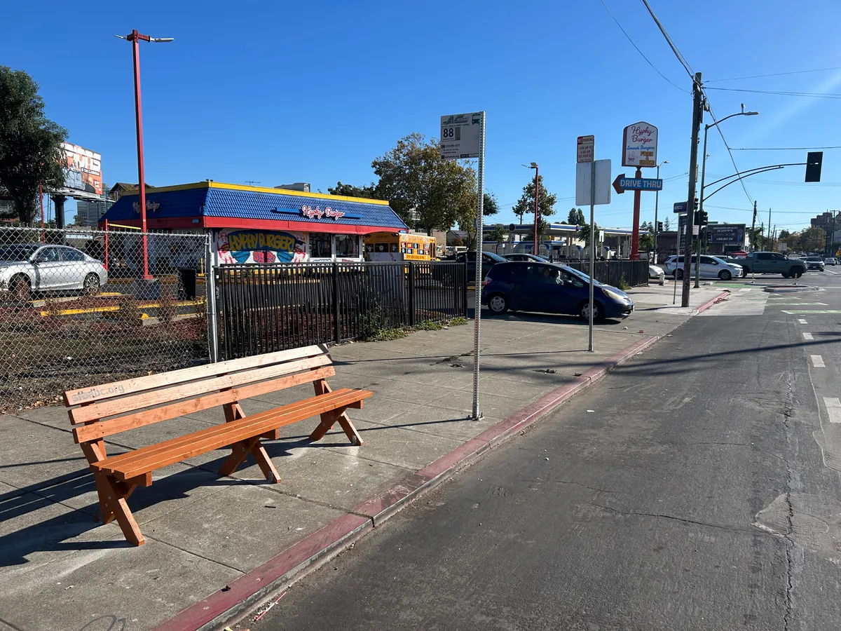 Photo of the bench.
